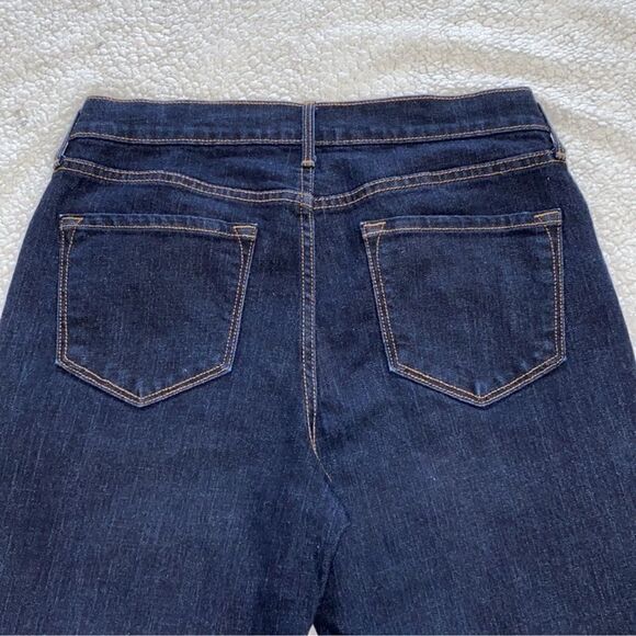 Old Navy Mid-rise Flare Jeans (Size 6) - Picture 3 of 7